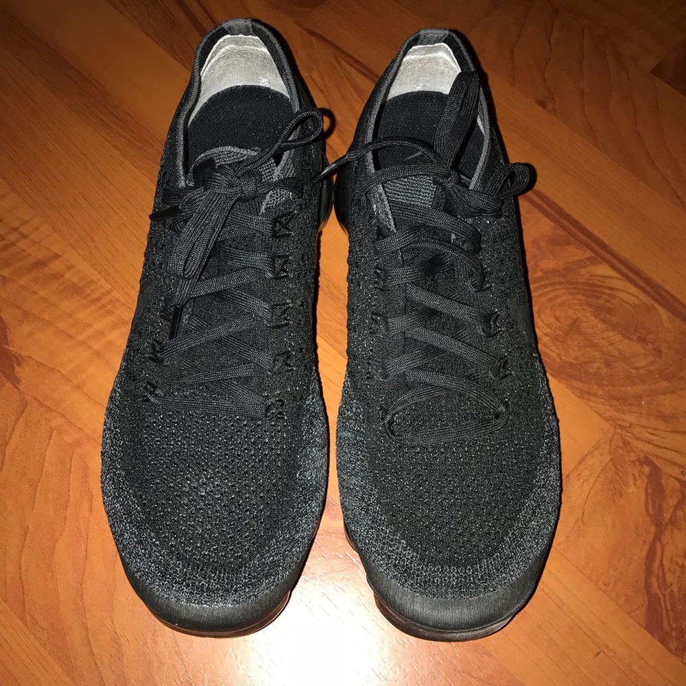 Black Women’s AIR VAPORMAX - too small for me